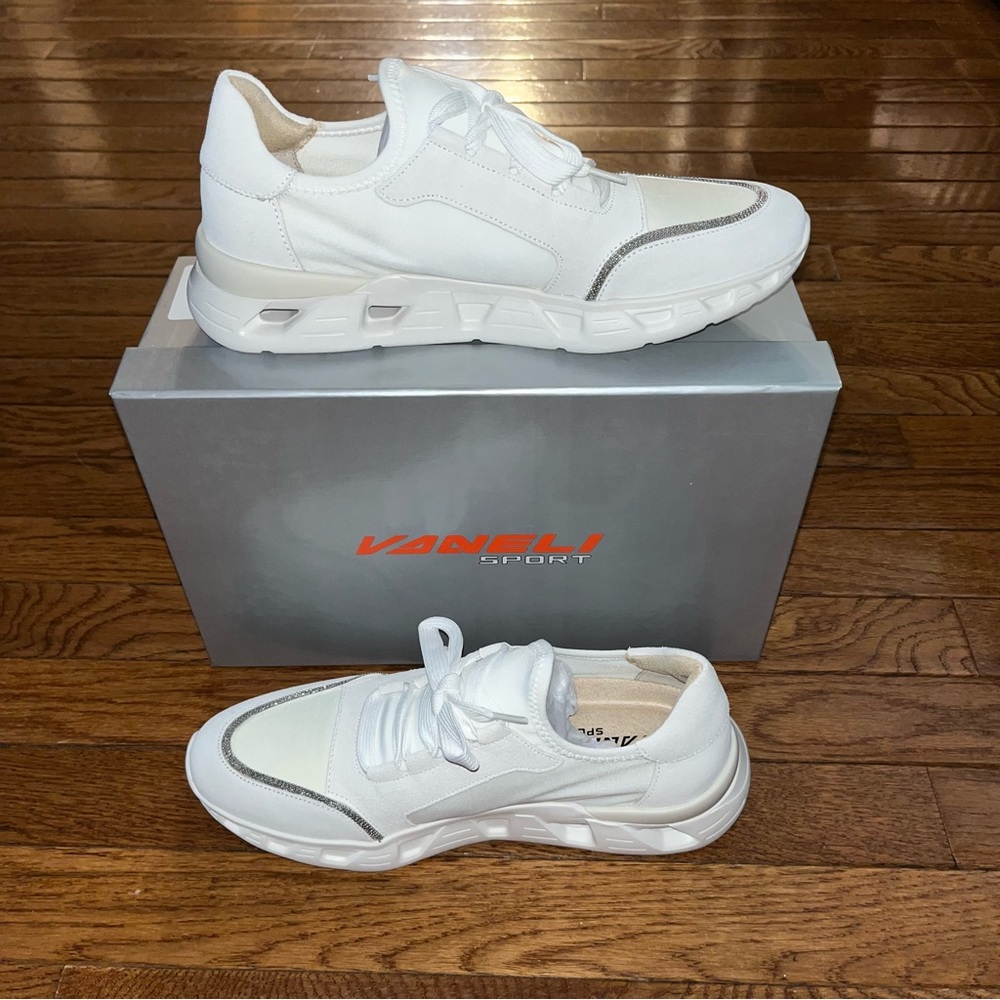 Vaneli Alyce Lace Up Athleisure Sneaker Ice White Suede & Mesh Women’s Size 8 - Picture 3 of 10